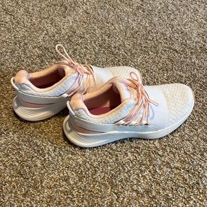 Women’s Under Armour Charged size 8.5 shoes